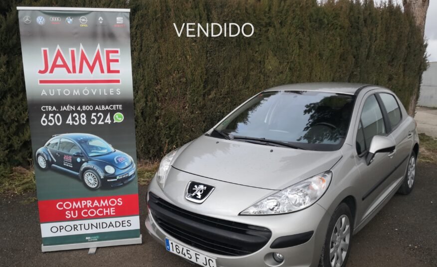 PEUGEOT 207 1.4 Xt