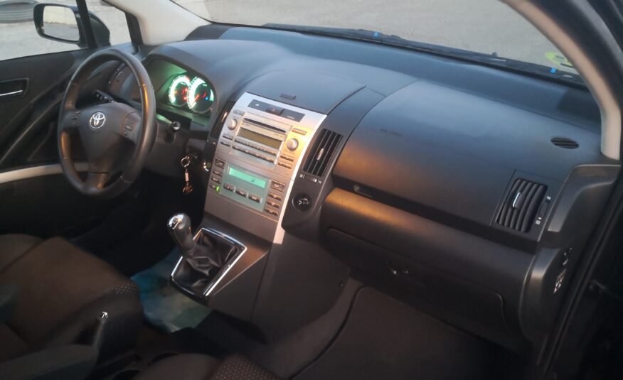 TOYOTA Corolla Verso 2.2D4D
