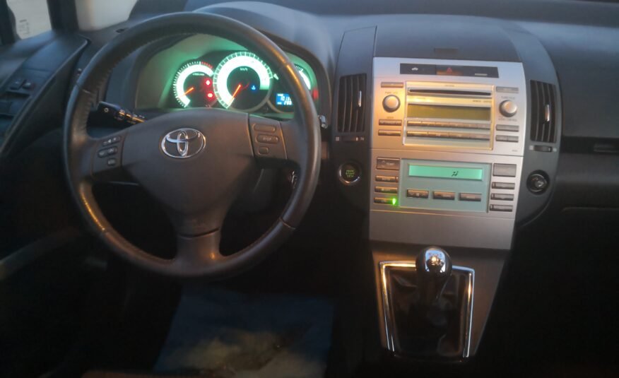 TOYOTA Corolla Verso 2.2D4D