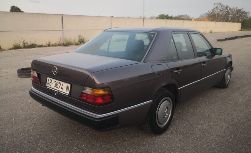 MERCEDES-BENZ 300D 2.5D