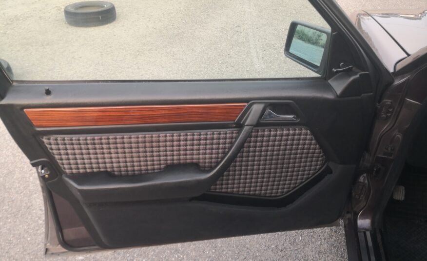MERCEDES-BENZ 300D 2.5D