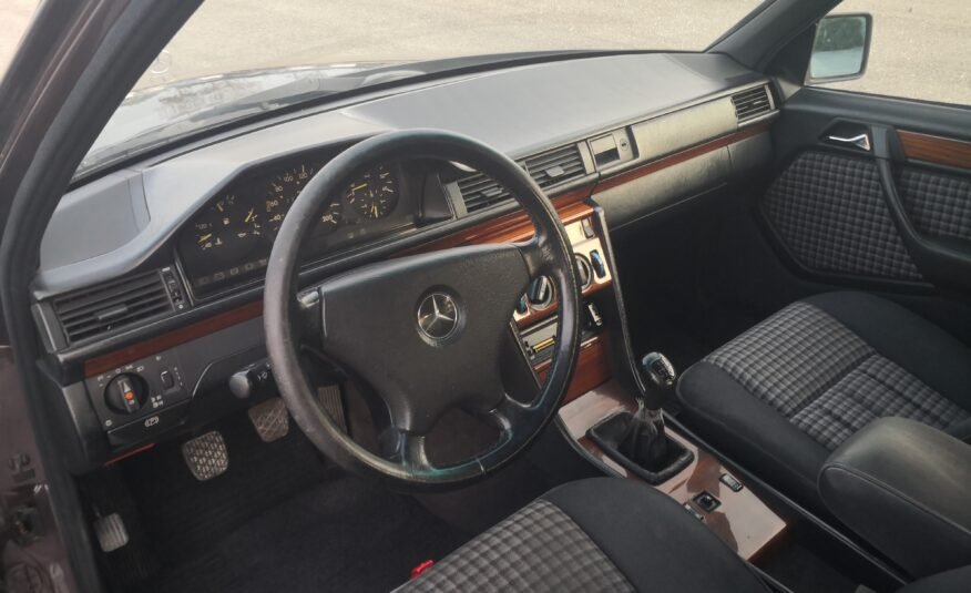 MERCEDES-BENZ 300D 2.5D