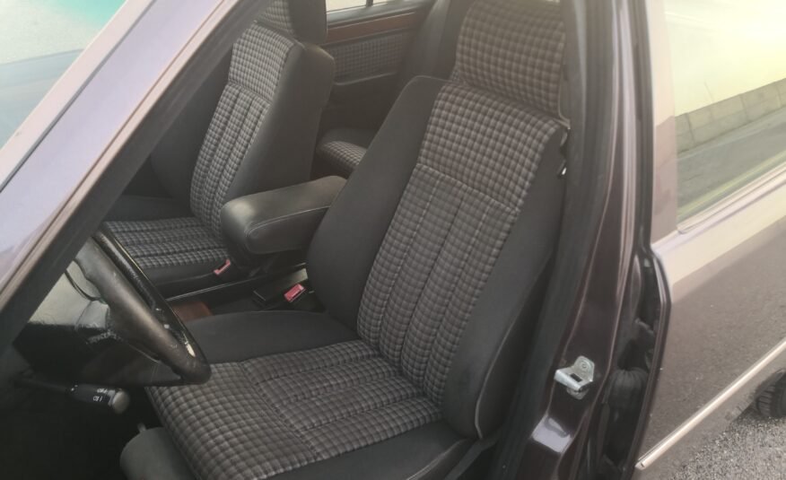 MERCEDES-BENZ 300D 2.5D