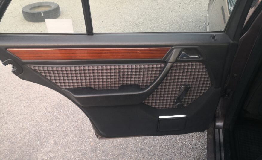 MERCEDES-BENZ 300D 2.5D