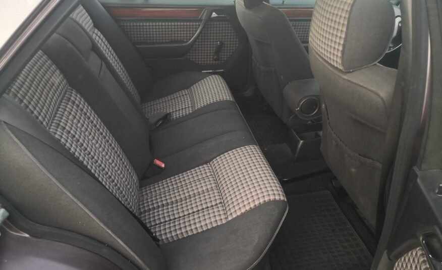 MERCEDES-BENZ 300D 2.5D