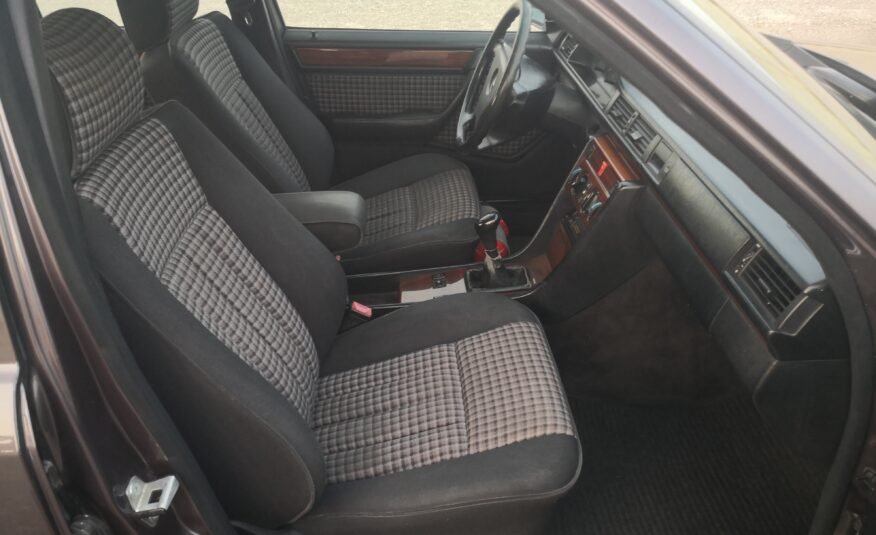 MERCEDES-BENZ 300D 2.5D