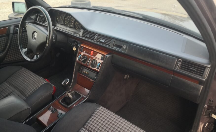 MERCEDES-BENZ 300D 2.5D