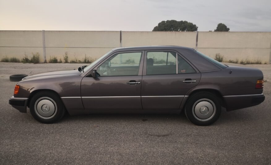 MERCEDES-BENZ 300D 2.5D