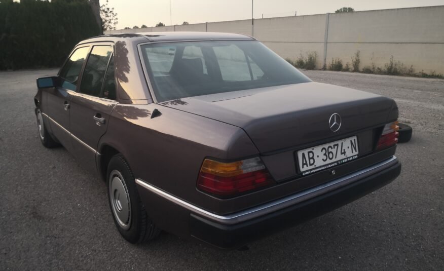 MERCEDES-BENZ 300D 2.5D
