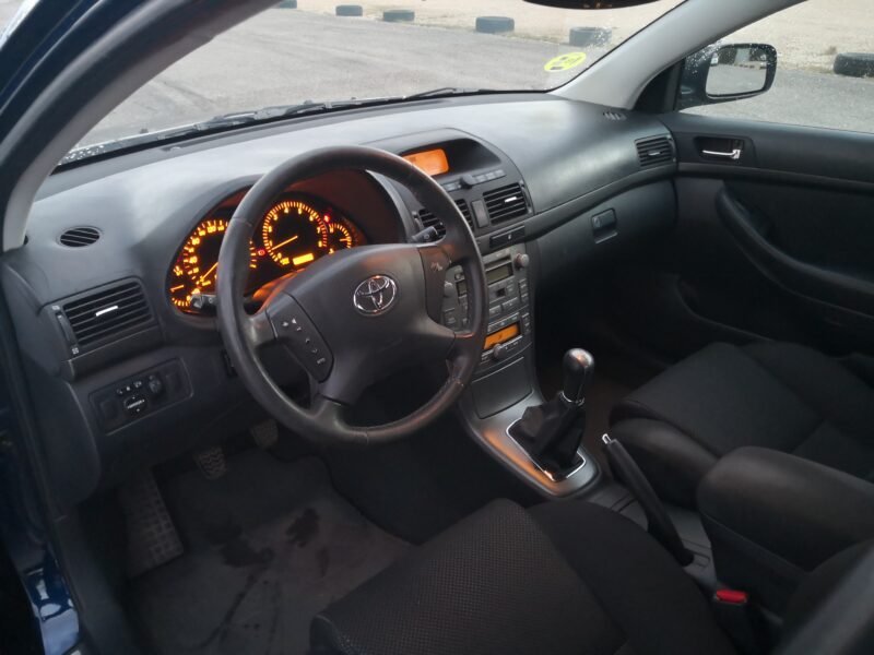 TOYOTA Avensis 1.8
