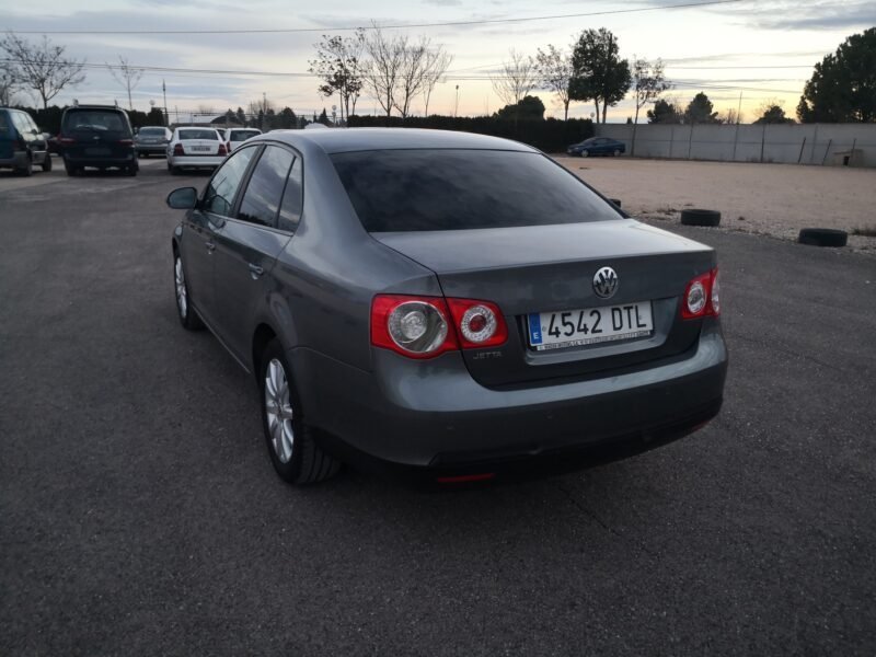 VOLKSWAGEN Jetta 1.6 Trendline