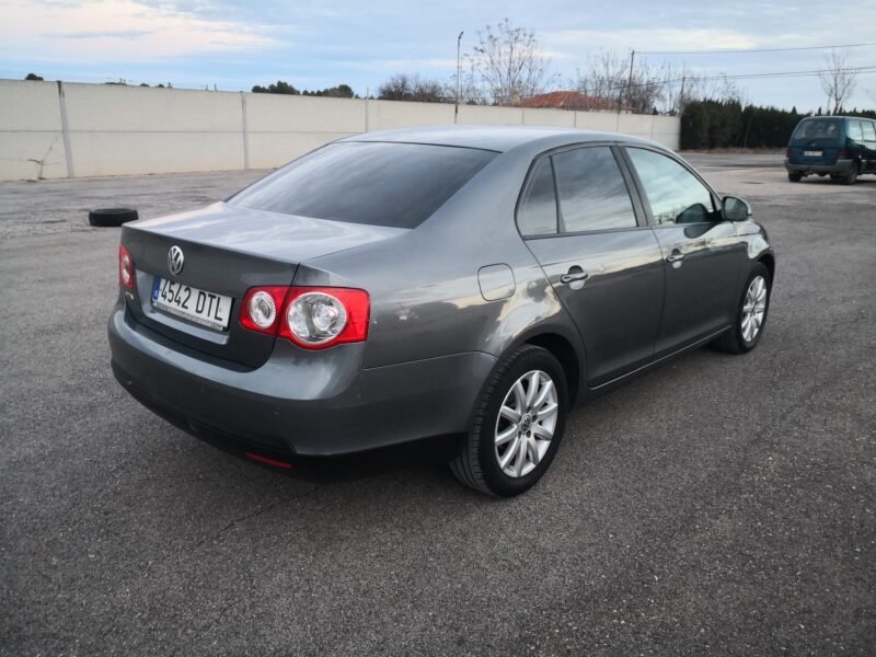 VOLKSWAGEN Jetta 1.6 Trendline