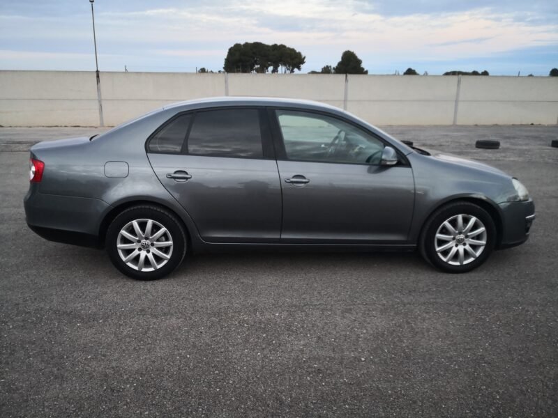 VOLKSWAGEN Jetta 1.6 Trendline