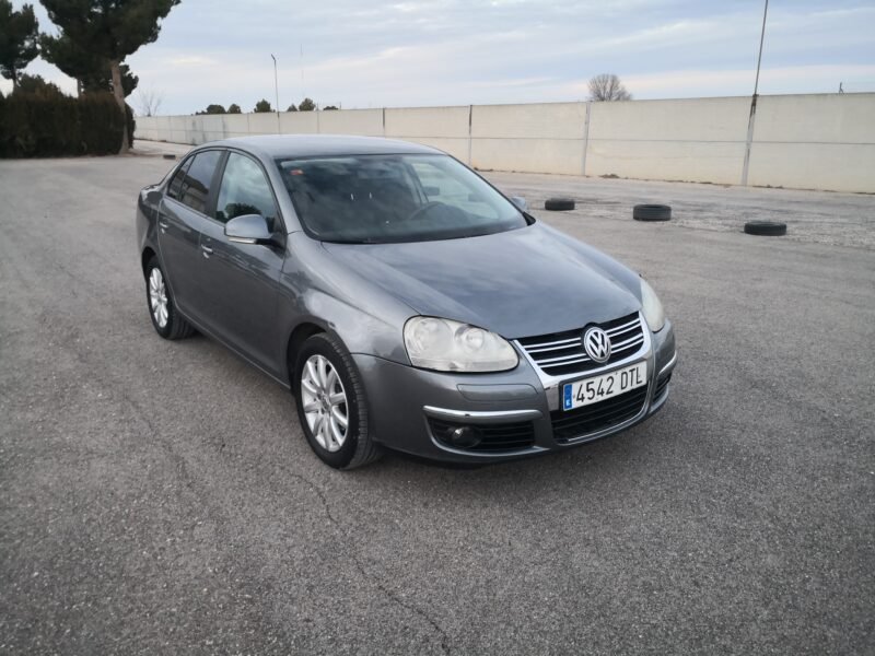 VOLKSWAGEN Jetta 1.6 Trendline