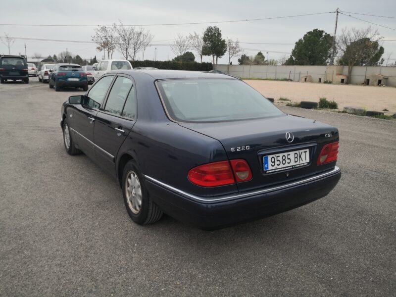 MERCEDES-BENZ Clase E 220 CDI ELEGANCE