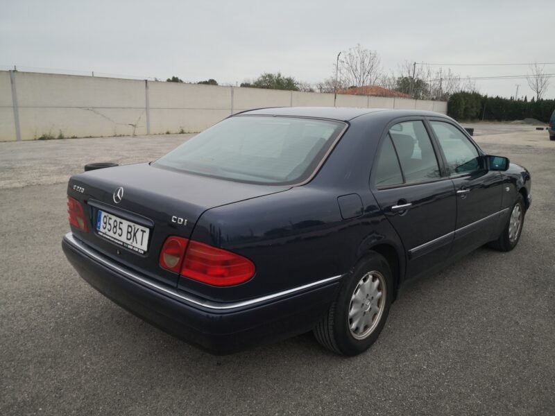 MERCEDES-BENZ Clase E 220 CDI ELEGANCE