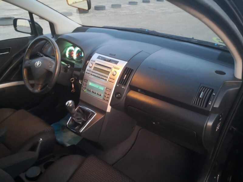 TOYOTA Corolla Verso 2.2D4D