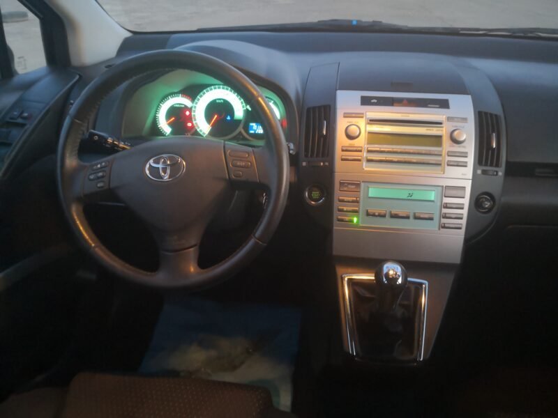 TOYOTA Corolla Verso 2.2D4D