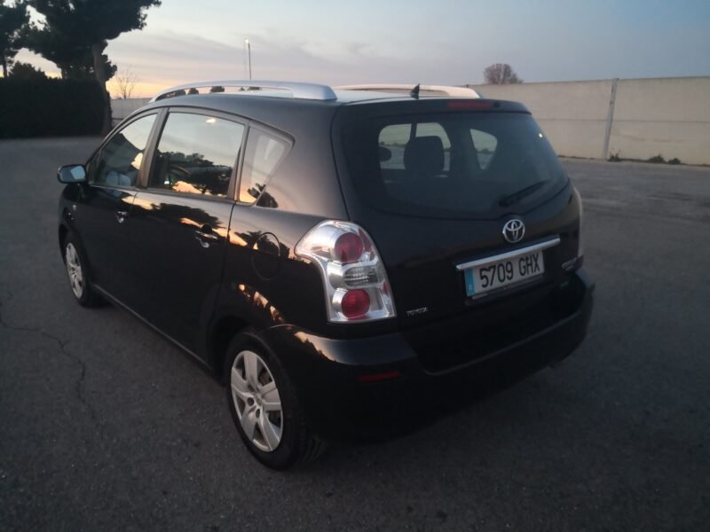 TOYOTA Corolla Verso 2.2D4D