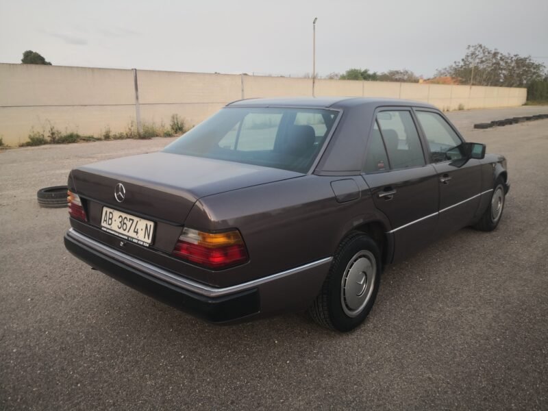 MERCEDES-BENZ 300D 2.5D