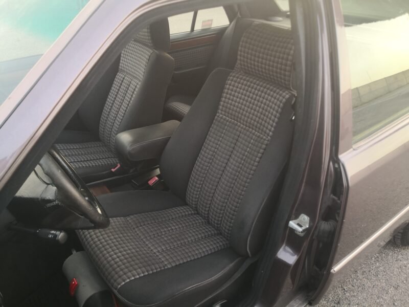 MERCEDES-BENZ 300D 2.5D