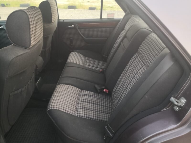 MERCEDES-BENZ 300D 2.5D