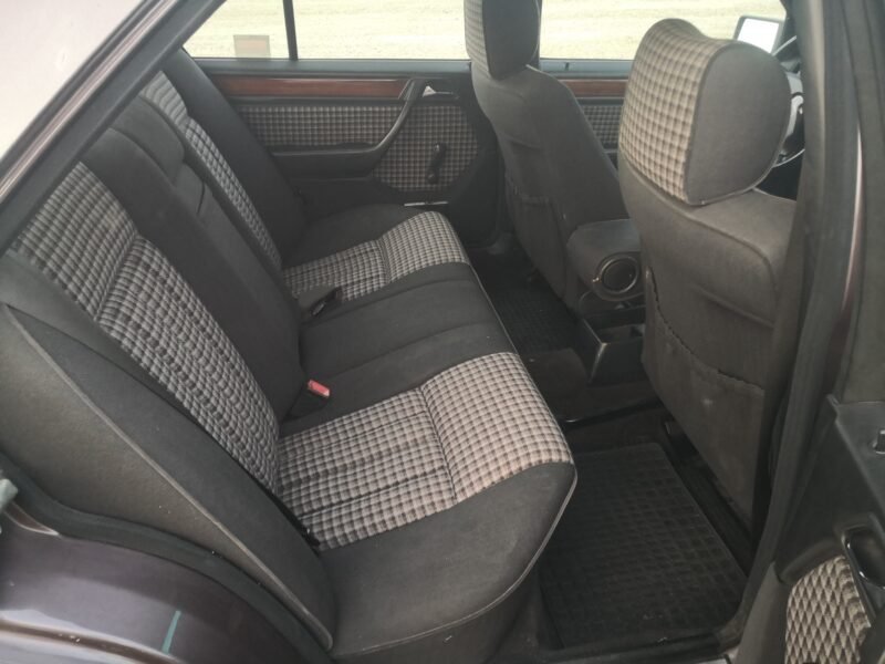 MERCEDES-BENZ 300D 2.5D