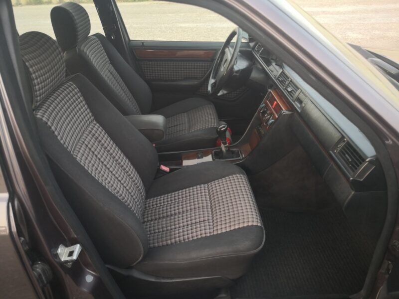 MERCEDES-BENZ 300D 2.5D