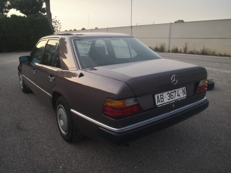 MERCEDES-BENZ 300D 2.5D