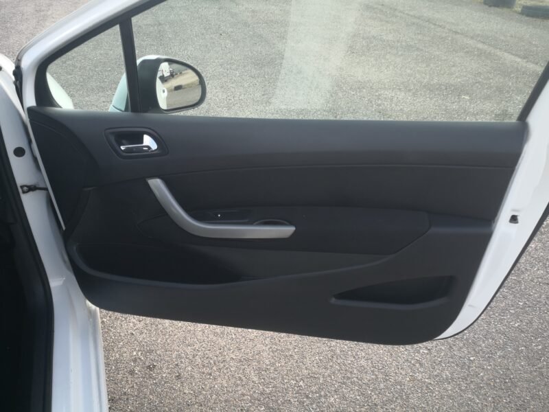 PEUGEOT 308 Sport 1.6Hdi