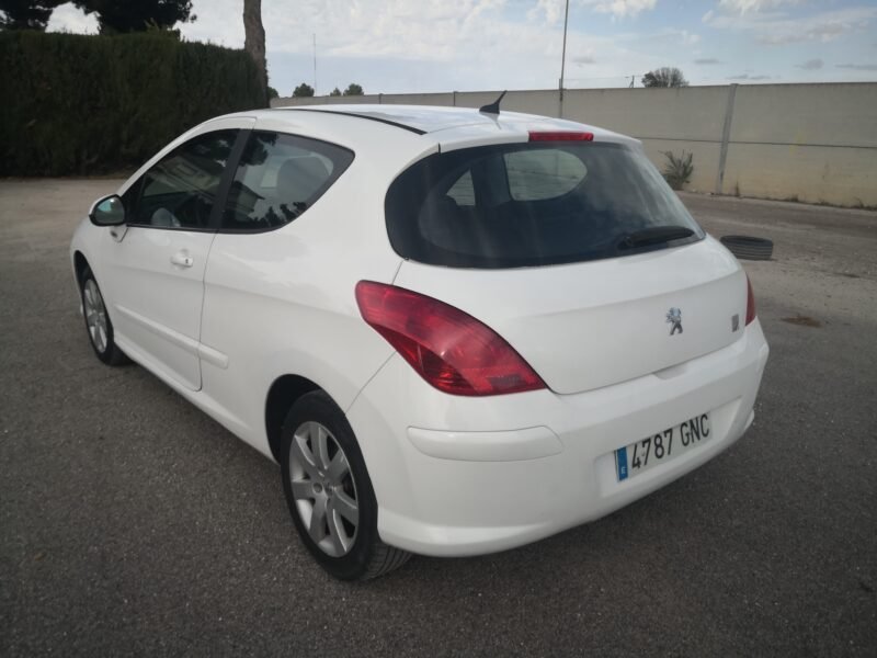 PEUGEOT 308 Sport 1.6Hdi